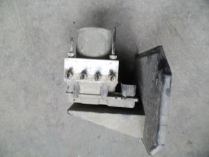 Begagnade ABS-pump Renault Trafic New (JL) 2.0 dCi 16V 115 Pris på förfrågan erbjuds av Autodemontage Joko B.V.