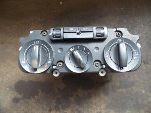 Begagnade Värmekontrollpanel Volkswagen Passat (3C2) 2.0 TDI 16V 140 Pris på förfrågan erbjuds av Autodemontage Joko B.V.