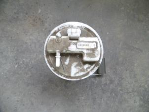 Begagnade Elektrisk bränslepump Renault Clio III (BR/CR) 1.6 16V Pris på förfrågan erbjuds av Autodemontage Joko B.V.