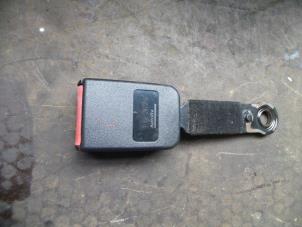 Begagnade Främre bältesspänne, vänster Citroen Xsara Picasso (CH) 1.6 Pris på förfrågan erbjuds av Autodemontage Joko B.V.