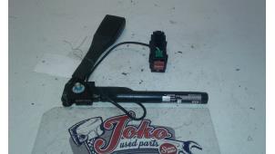 Gebruikte Gordelspanner rechts Opel Corsa D 1.4 16V Twinport Prijs op aanvraag aangeboden door Autodemontage Joko B.V.