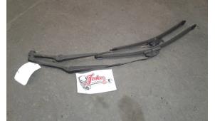 Begagnade Främre torkararm Mazda MX-3 1.6i 16V Pris på förfrågan erbjuds av Autodemontage Joko B.V.