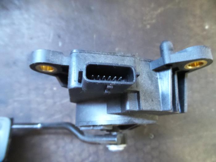 Gaspedal från en Nissan Qashqai (J10) 1.6 16V 2007