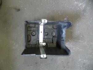 Begagnade Batterilåda Ford Fiesta 6 (JA8) 1.25 16V Pris på förfrågan erbjuds av Autodemontage Joko B.V.