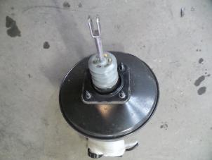 Begagnade Bromsservo Renault Twingo II (CN) 1.2 16V Pris på förfrågan erbjuds av Autodemontage Joko B.V.