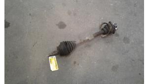 Gebruikte Aandrijfas links-voor Renault Master II (JD) 2.5 D Prijs op aanvraag aangeboden door Autodemontage Joko B.V.