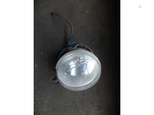 Begagnade Spotlight, vänster Dodge Avenger (JS) 2.0 CRD 16V Pris på förfrågan erbjuds av Autodemontage Joko B.V.