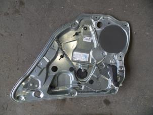 Begagnade Fönstermekanism för bakre dörr, 4-dörrars, höger Volkswagen Polo IV (9N1/2/3) 1.2 12V Pris på förfrågan erbjuds av Autodemontage Joko B.V.