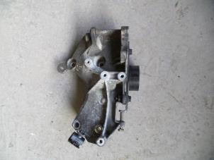 Begagnade Övre fäste, generator Dacia Logan (LS) 1.4 Pris på förfrågan erbjuds av Autodemontage Joko B.V.