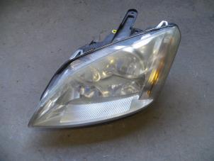 Gebruikte Koplamp links Ford Focus C-Max 1.6 TDCi 16V Prijs op aanvraag aangeboden door Autodemontage Joko B.V.