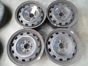 Gebruikte Velgen set Chrysler Voyager/Grand Voyager (RG/RS) 2.8 CRD 16V Autom. Prijs op aanvraag aangeboden door Autodemontage Joko B.V.