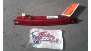 Begagnade Tredje bromsljus Renault Scénic II (JM) 2.0 16V Pris på förfrågan erbjuds av Autodemontage Joko B.V.