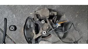 Gebruikte Fusee houder links-voor Mercedes C Estate (S204) 2.2 C-180 CDI 16V BlueEFFICIENCY Prijs € 75,00 Margeregeling aangeboden door Automarkt Lotfi