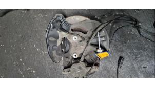 Gebruikte Fusee houder rechts-voor Mercedes C Estate (S204) 2.2 C-180 CDI 16V BlueEFFICIENCY Prijs € 75,00 Margeregeling aangeboden door Automarkt Lotfi