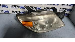 Begagnade Strålkastare, höger Mitsubishi Outlander (CU) 2.4 16V 4x4 Pris € 50,00 Marginaltabell erbjuds av Automarkt Lotfi