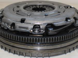 Begagnade Svänghjul Mercedes A (W176) 1.8 A-200 CDI 16V 4-Matic Pris € 250,00 Marginaltabell erbjuds av Automotoren Trading b.v.