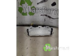 Używane Poduszka powietrzna prawa (deska rozdzielcza) Volkswagen Touran (1T1/T2) 1.4 16V TSI 140 Cena € 25,00 Procedura marży oferowane przez Autodemontagebedrijf De Mars