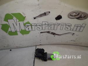 Gebruikte Raammotor Portier Renault Kangoo Express (FW) 1.5 dCi 90 FAP Prijs € 24,00 Margeregeling aangeboden door Autodemontagebedrijf De Mars