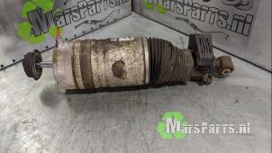 Gebruikte Schokdemper links-achter Audi Q7 (4LB) 4.2 TDI V8 32V Prijs € 60,00 Margeregeling aangeboden door Autodemontagebedrijf De Mars