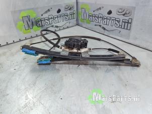 Używane Mechanizm szyby prawej przedniej wersja 2-drzwiowa Audi A3 (8L1) 1.6 Cena € 80,00 Procedura marży oferowane przez Autodemontagebedrijf De Mars