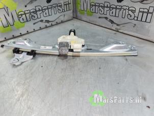 Begagnade Fönstermekanism, 4-dörrars, vänster fram Nissan Qashqai (J11) 1.2 DIG-T 16V Pris € 40,00 Marginaltabell erbjuds av Autodemontagebedrijf De Mars