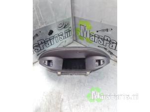 Begagnade Navigeringsdisplay Renault Laguna II Grandtour (KG) 2.0 16V Turbo Pris € 28,80 Marginaltabell erbjuds av Autodemontagebedrijf De Mars