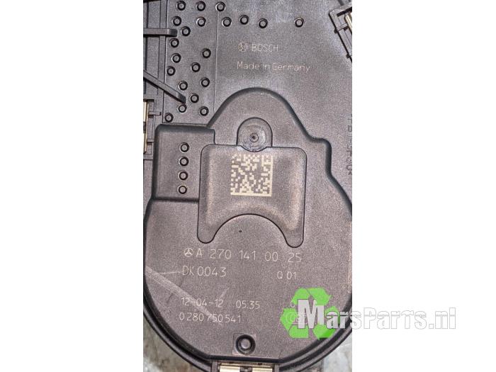 Przepustnica z Mercedes-Benz B (W246) 1.6 B-180 BlueEFFICIENCY Turbo 16V 2012