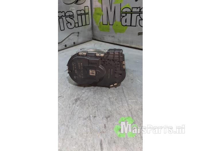 Przepustnica z Mercedes-Benz B (W246) 1.6 B-180 BlueEFFICIENCY Turbo 16V 2012