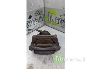 Używane Zacisk hamulcowy lewy przód Mercedes B (W246) 1.6 B-180 BlueEFFICIENCY Turbo 16V Cena € 50,00 Procedura marży oferowane przez Autodemontagebedrijf De Mars