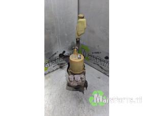 Begagnade Elservostyrningsenhet Mazda 5 (CR19) 1.8i 16V Pris € 108,00 Marginaltabell erbjuds av Autodemontagebedrijf De Mars