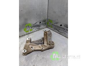 Używane Wahacz zawieszenia lewy przód Volkswagen Touran (1T3) 1.4 16V TSI 140 Cena € 24,00 Procedura marży oferowane przez Autodemontagebedrijf De Mars