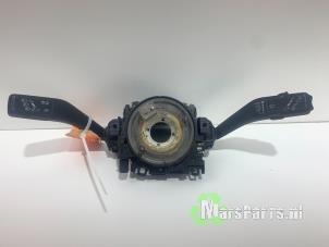 Używane Przelacznik Combi kolumny kierownicy Volkswagen Caddy III (2KA,2KH,2CA,2CH) 1.6 TDI 16V Cena € 35,00 Procedura marży oferowane przez Autodemontagebedrijf De Mars