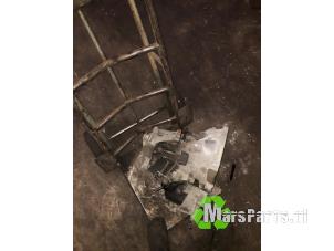 Używane Skrzynia biegów Ford Focus 2 Wagon 2.0 16V Cena € 200,00 Procedura marży oferowane przez Autodemontagebedrijf De Mars