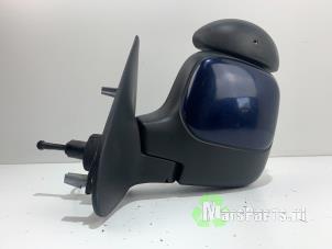 Używane Lusterko zewnetrzne lewe Peugeot Partner Combispace 1.6 16V Cena € 27,00 Procedura marży oferowane przez Autodemontagebedrijf De Mars