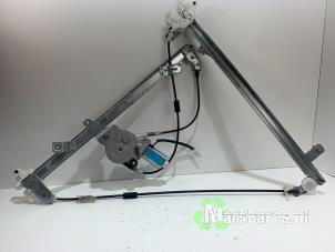 Używane Mechanizm szyby prawej przedniej wersja 2-drzwiowa Peugeot Partner Combispace 1.6 16V Cena € 36,00 Procedura marży oferowane przez Autodemontagebedrijf De Mars