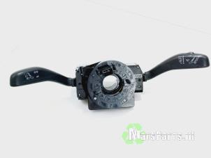 Używane Przelacznik Combi kolumny kierownicy Volkswagen Polo V (6R) 1.2 12V BlueMotion Technology Cena € 30,00 Procedura marży oferowane przez Autodemontagebedrijf De Mars