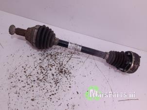 Używane Os napedowa lewy przód Volkswagen Polo V (6R) 1.2 12V Cena € 30,00 Procedura marży oferowane przez Autodemontagebedrijf De Mars