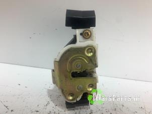 Używane Mechanizm blokady drzwi lewych wersja 2-drzwiowa Mitsubishi Colt (Z2/Z3) 1.3 16V Cena € 30,00 Procedura marży oferowane przez Autodemontagebedrijf De Mars