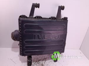 Używane Obudowa filtra powietrza Iveco New Daily V 29L13, 29L13D, 35C13D, 40C13D Cena € 100,00 Procedura marży oferowane przez Autodemontagebedrijf De Mars