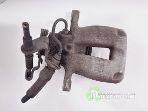 Używane Zacisk hamulcowy lewy tyl Audi A3 Sportback (8PA) 2.0 TDI 16V 170 Quattro Cena € 31,50 Procedura marży oferowane przez Autodemontagebedrijf De Mars