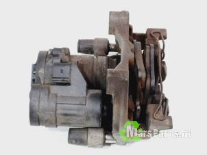 Używane Zacisk hamulcowy lewy tyl Audi A3 Limousine (8VS/8VM) 1.4 TFSI ACT 16V Cena € 54,00 Procedura marży oferowane przez Autodemontagebedrijf De Mars