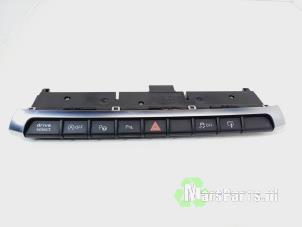 Używane Przelacznik swiatel awaryjnych Audi A3 Limousine (8VS/8VM) 1.4 TFSI ACT 16V Cena € 45,00 Procedura marży oferowane przez Autodemontagebedrijf De Mars