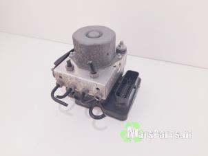 Używane Pompa ABS Mercedes CLA (117.3) 1.6 CLA-180 16V Cena € 90,00 Procedura marży oferowane przez Autodemontagebedrijf De Mars