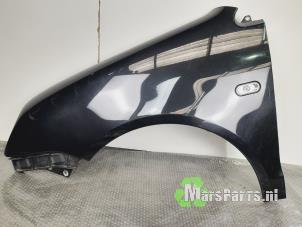 Używane Ekran lewy przód Volkswagen Touran (1T1/T2) 1.6 FSI 16V Cena € 35,00 Procedura marży oferowane przez Autodemontagebedrijf De Mars