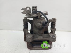 Używane Zacisk hamulcowy lewy tyl Volkswagen Caddy IV 1.4 TSI 16V Cena € 50,00 Procedura marży oferowane przez Autodemontagebedrijf De Mars