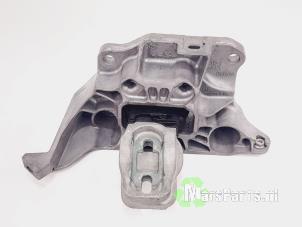 Używane Wspornik silnika Peugeot 2008 (UD/UK/UR/US/UX) 1.2 VTi 12V PureTech 130 Cena € 30,00 Procedura marży oferowane przez Autodemontagebedrijf De Mars