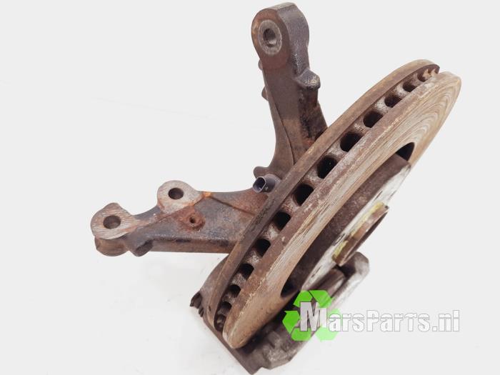 Spindel, vänster fram från en Peugeot 2008 (UD/UK/UR/US/UX) 1.2 VTi 12V PureTech 130 2020