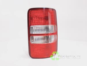 Używane Tylne swiatlo pozycyjne prawe Volkswagen Caddy III (2KA,2KH,2CA,2CH) 1.6 TDI 16V Cena € 35,00 Procedura marży oferowane przez Autodemontagebedrijf De Mars