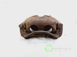 Gebruikte Remklauw (Tang) rechts-voor Mitsubishi Pajero Hardtop (V6/7) 3.2 DI-D 16V Prijs € 45,00 Margeregeling aangeboden door Autodemontagebedrijf De Mars