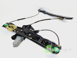 Gebruikte Raammechaniek 4Deurs links-voor Landrover Range Rover Evoque (LVJ/LVS) 2.2 eD4 16V 5-drs. Prijs € 72,00 Margeregeling aangeboden door Autodemontagebedrijf De Mars